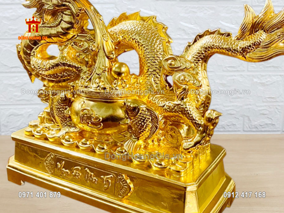 Trưng bày tượng rồng phong thủy tại phòng khách sang trọng